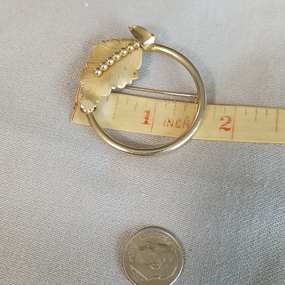 Golden circle & LEAF pin - Picture 2 of 3